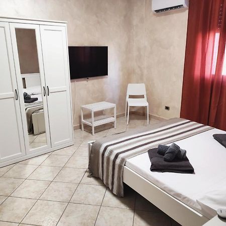 Alloggio Alfa - Central Apartment Чивитавекия Екстериор снимка