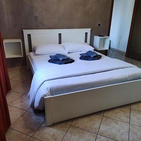 Alloggio Alfa - Central Apartment Чивитавекия Екстериор снимка