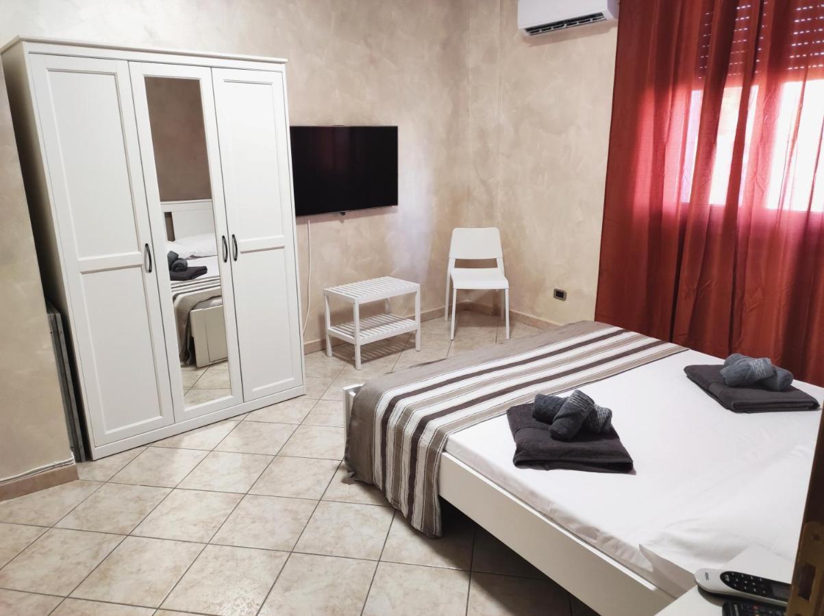 Alloggio Alfa - Central Apartment Чивитавекия Екстериор снимка