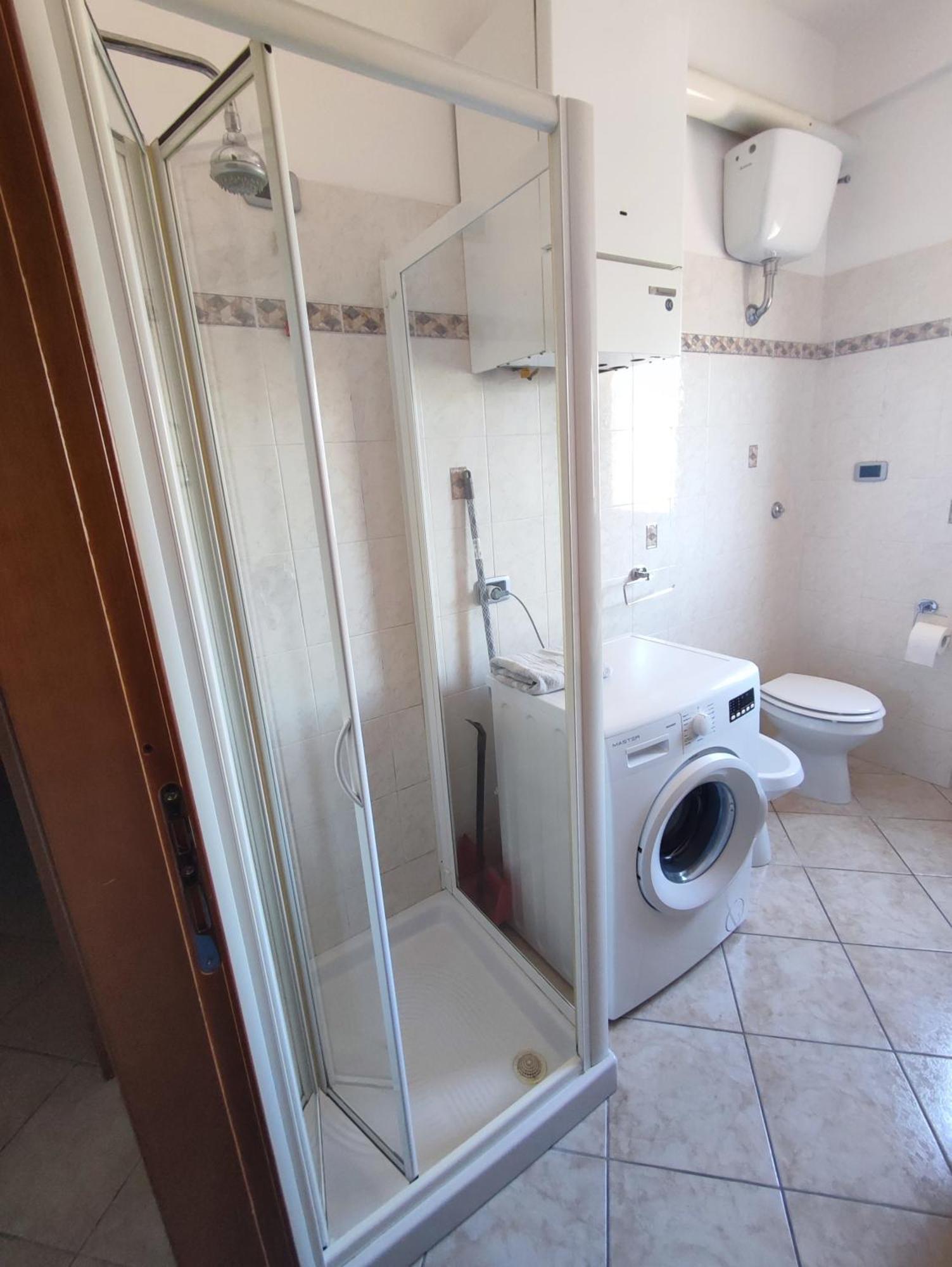 Alloggio Alfa - Central Apartment Чивитавекия Екстериор снимка