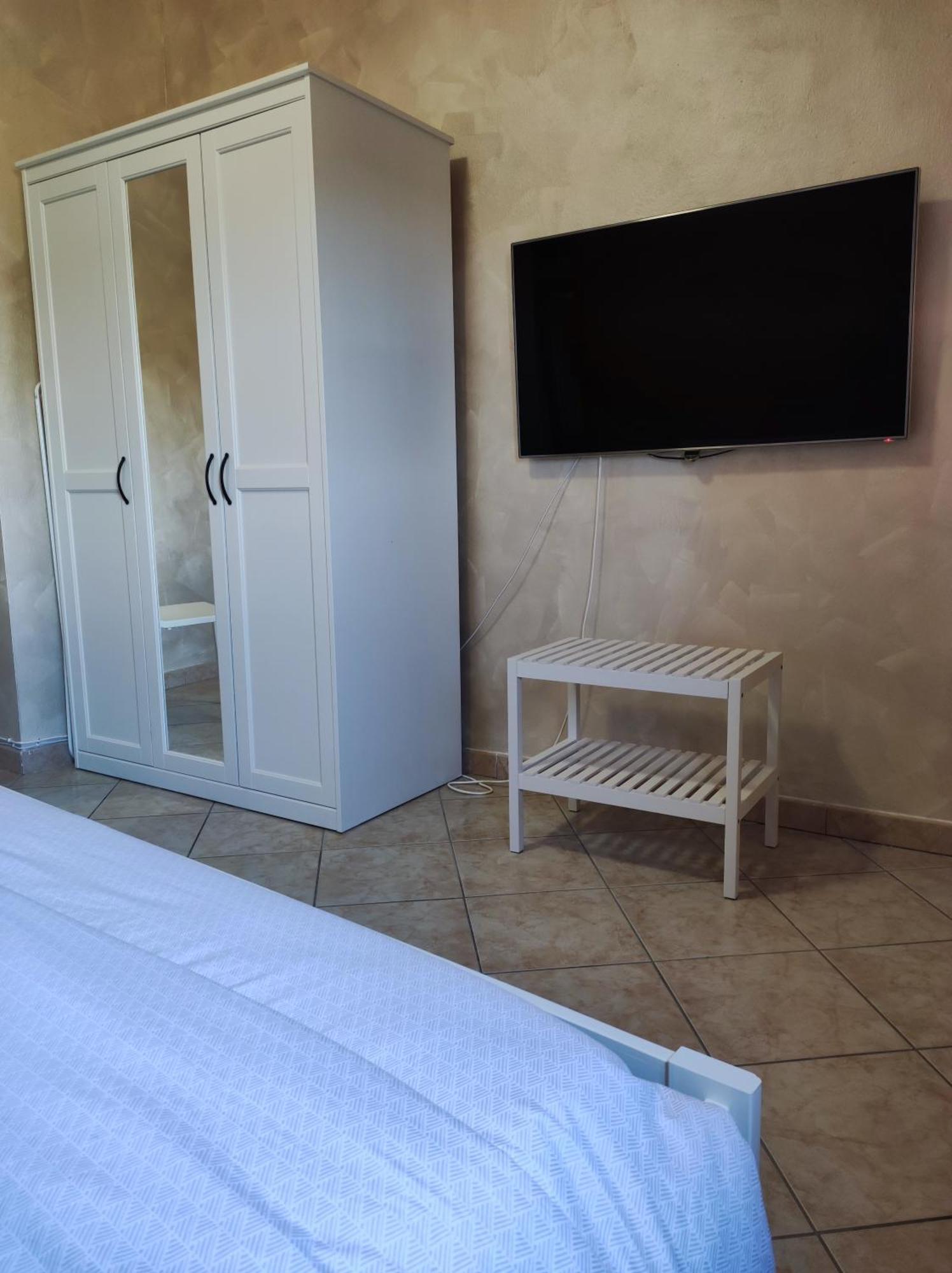 Alloggio Alfa - Central Apartment Чивитавекия Екстериор снимка