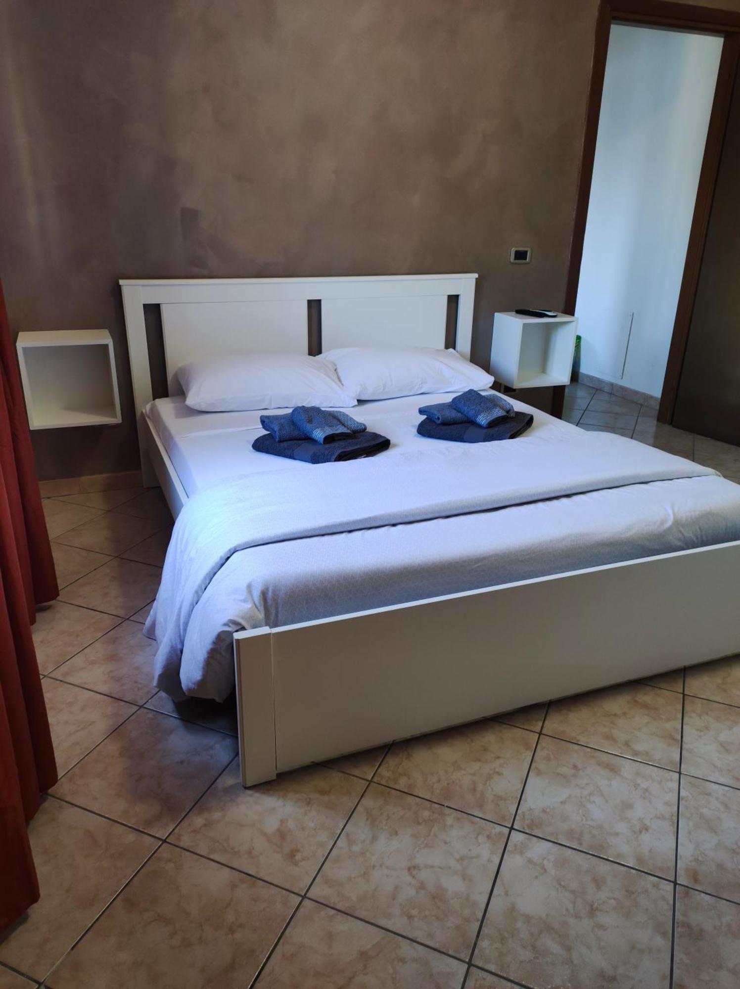 Alloggio Alfa - Central Apartment Чивитавекия Екстериор снимка