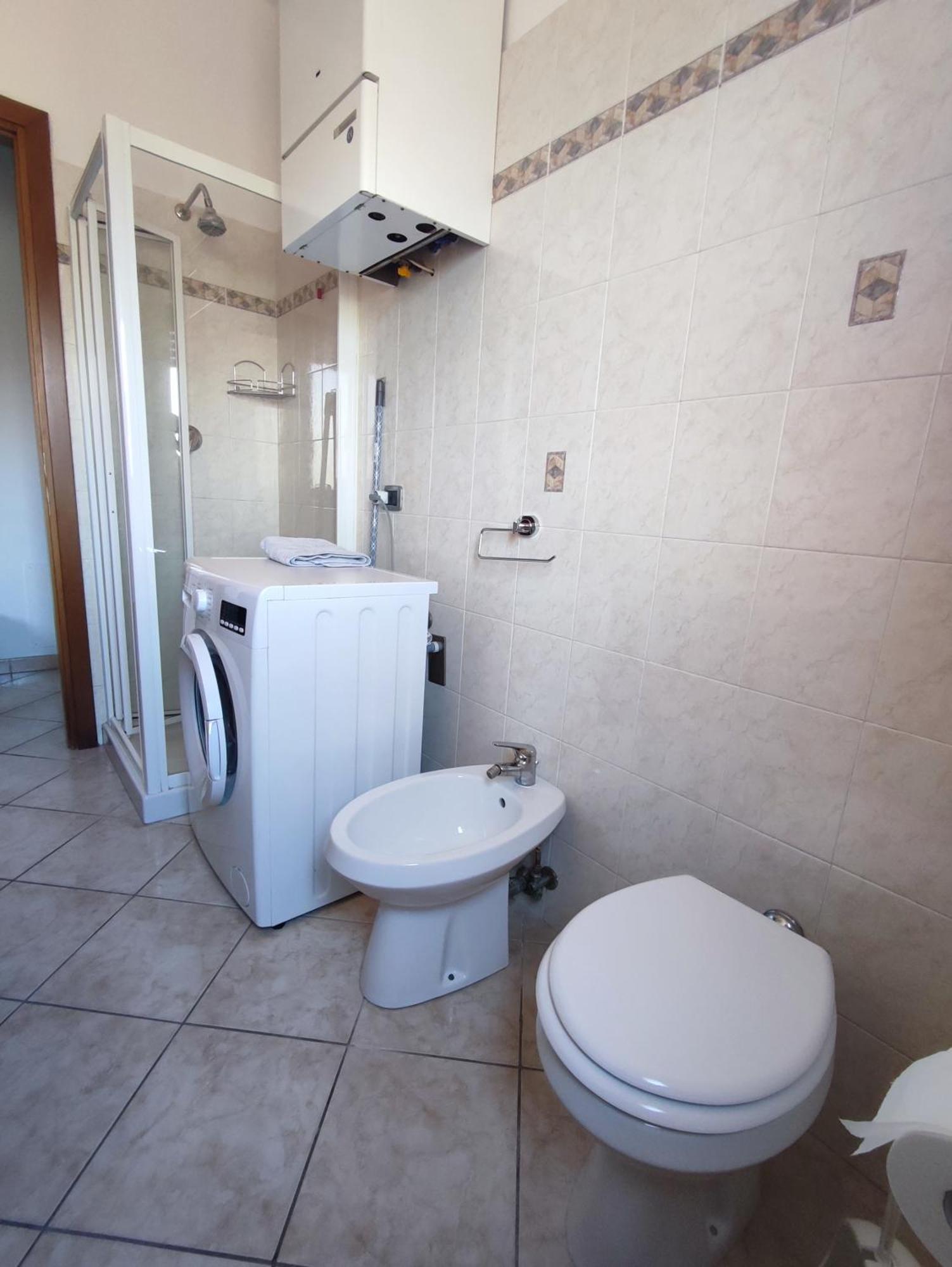 Alloggio Alfa - Central Apartment Чивитавекия Екстериор снимка